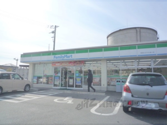 コンビニ　ファミリーマートかがやき通り店（コンビニ）まで550m