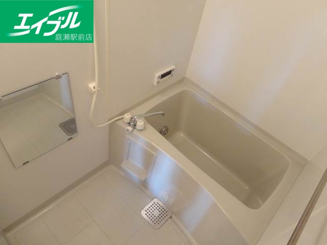 バス・シャワールーム　広々としたバス