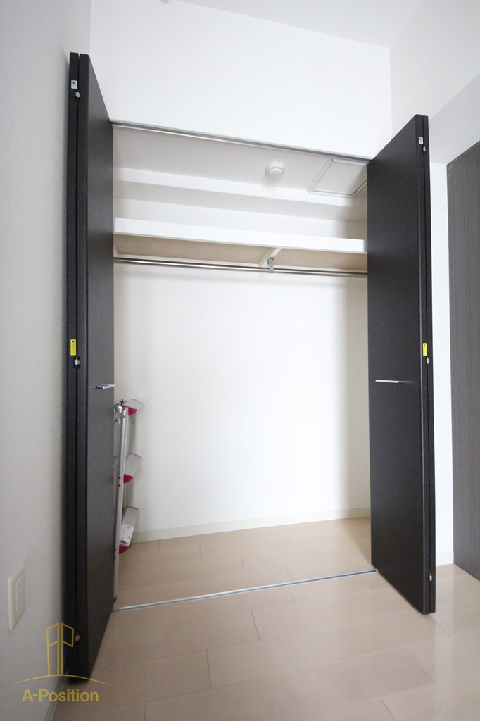 収納　セレニテ本町ROJI02