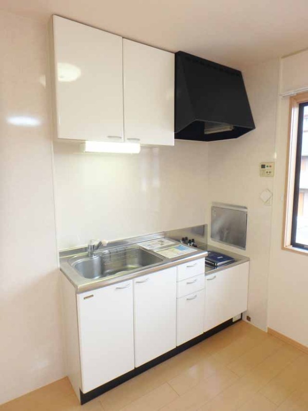 キッチン　窓付きの明るいキッチン