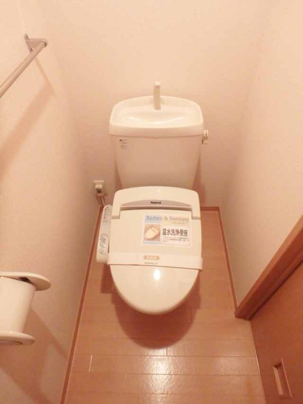 トイレ　温水洗浄便座つき