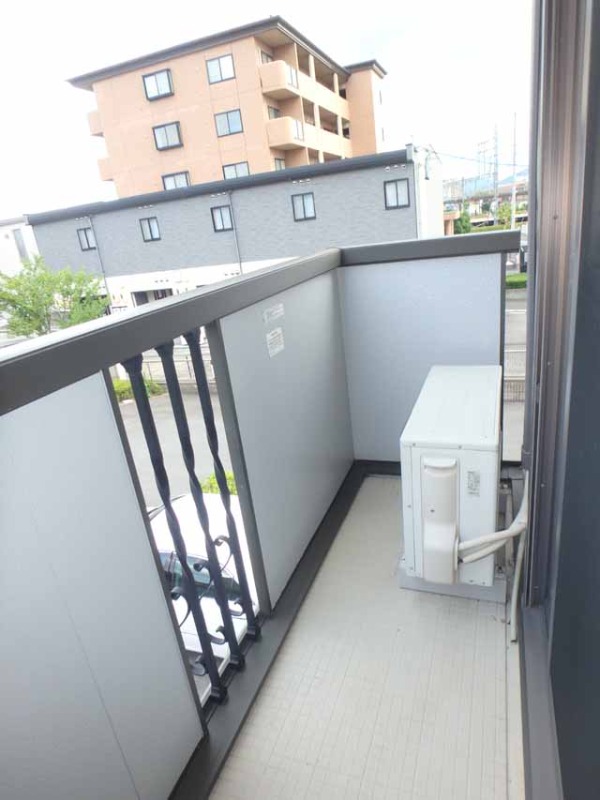 バルコニー　南向きの明るい光が入るバルコニー