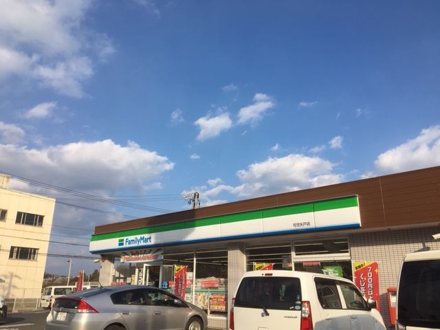 コンビニ　ファミリーマート（コンビニ）まで240m