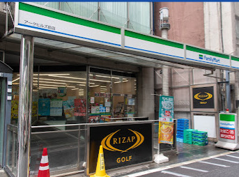 コンビニ　ファミリーマート アークヒルズ前店（コンビニ）まで455m