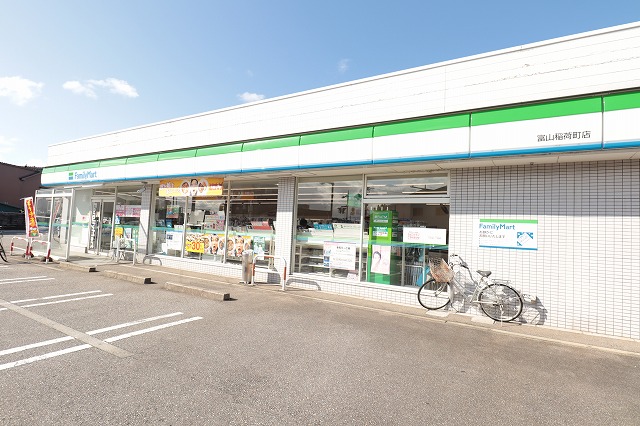 コンビニ　ファミリーマート（コンビニ）まで803m