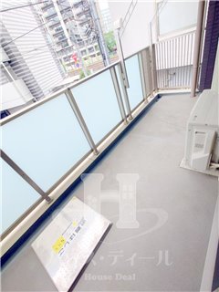 バルコニー　開放的で明るい空間を演出してくれるバルコニーです