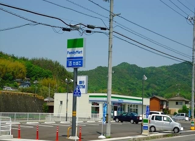 コンビニ　ファミリーマート柳井新庄店（コンビニ）まで300m