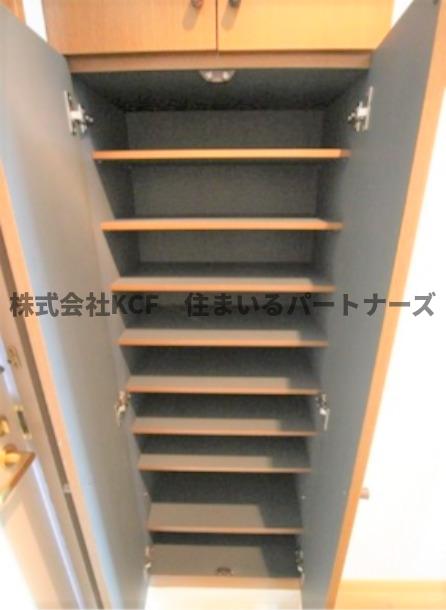 その他設備　収納もある玄関です