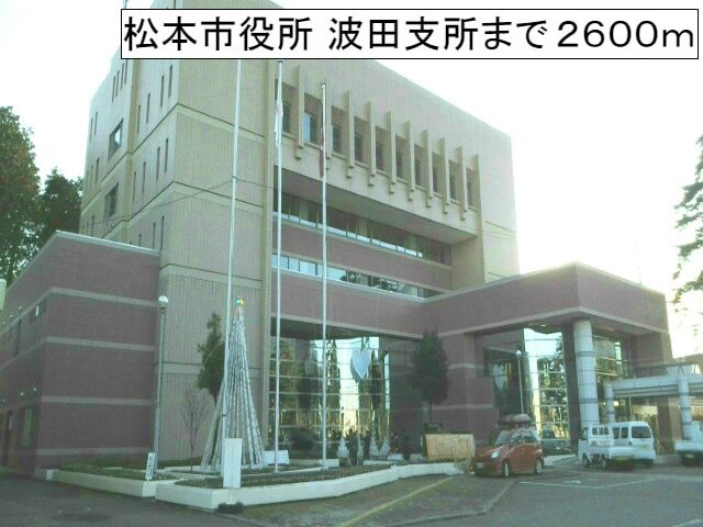 コンビニ　ファミリーマート松本波田三溝店（コンビニ）まで800m