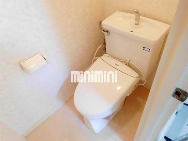 トイレ　温水洗浄暖房便座です。