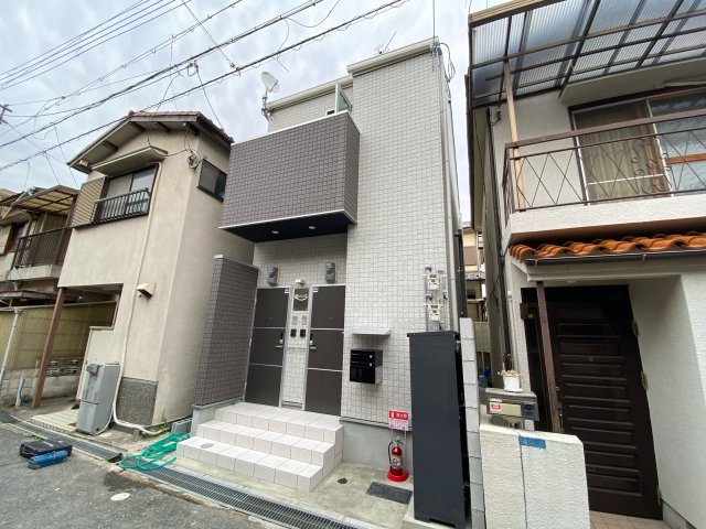 建物外観　敷地内に駐輪場にあります！
