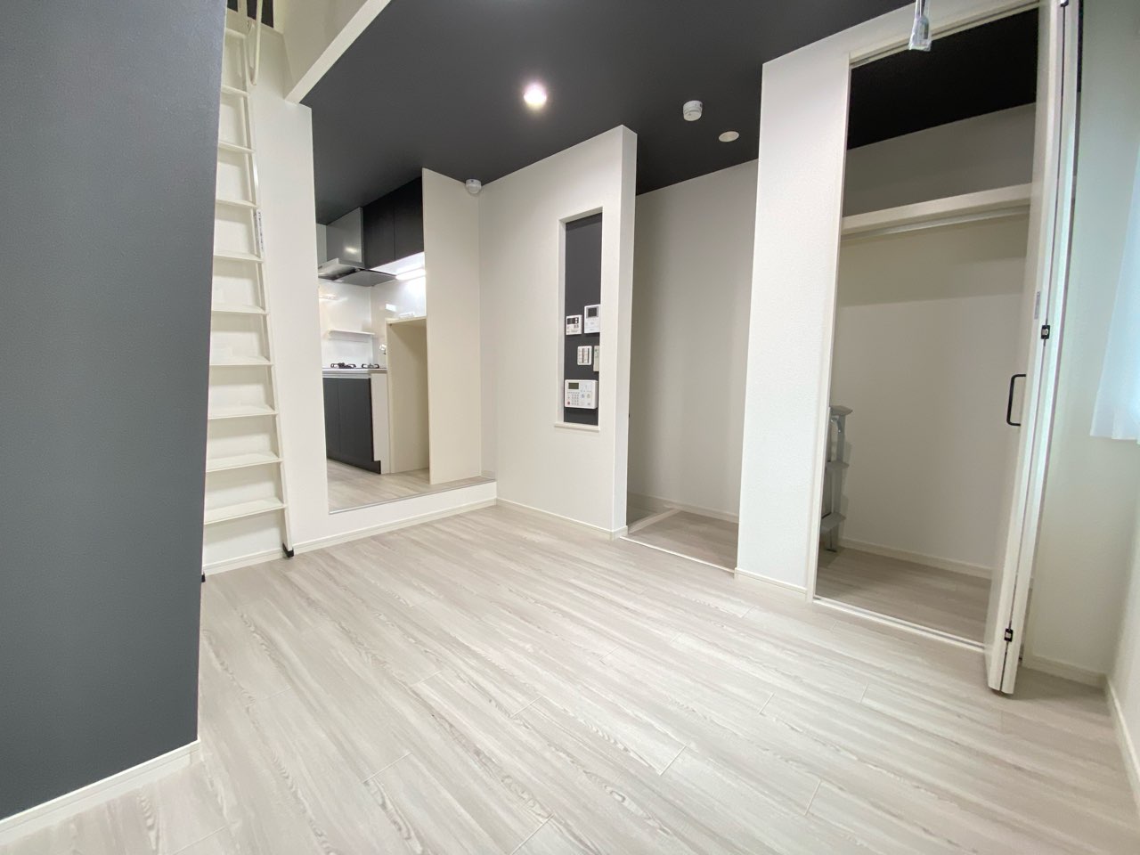 居室・リビング　角部屋住戸で過ごしやすくておススメです！