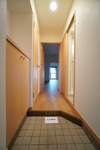 玄関　奥行きのある玄関部分★※写真と異なる場合は現状優先