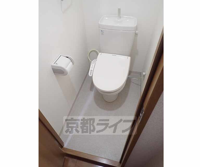 トイレ　ウォシュレットつきです。