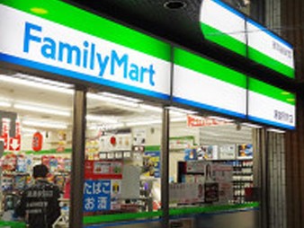 コンビニ　ファミリーマート湯島駅前店（コンビニ）まで160m