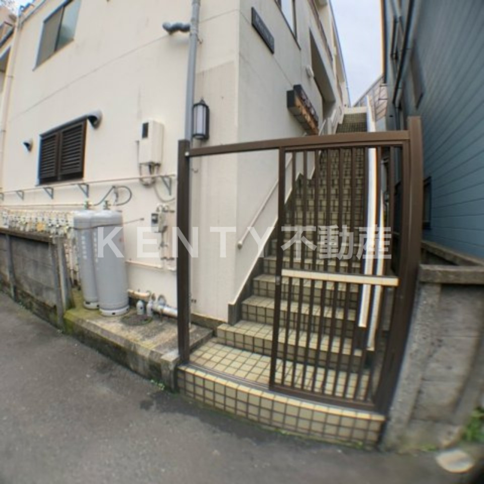 エントランス　落ち着いたエントランスです
