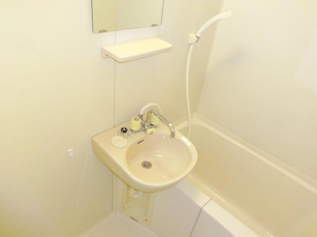 バス・シャワールーム　トイレとお風呂は別です。