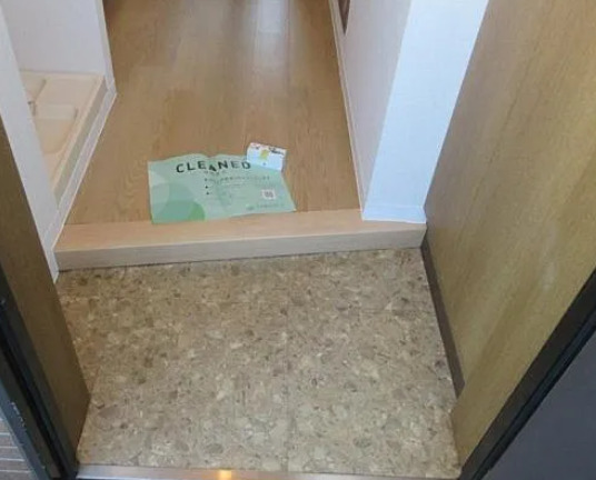 玄関　別部屋の画像を使用しております。