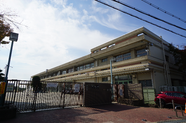 小学校　吹田市立千里第三小学校（小学校）まで391m