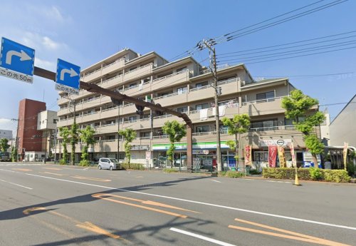 コンビニ　ファミリーマート 鹿浜二丁目店（コンビニ）まで328m
