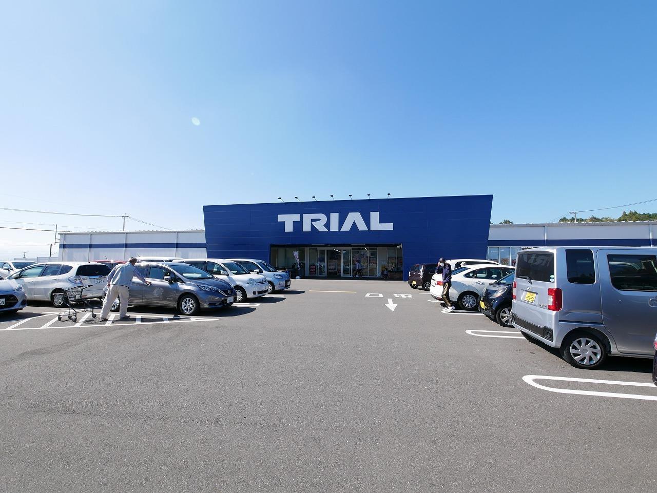 スーパー　スーパーセンタートライアル武雄富岡店（スーパー）まで51m