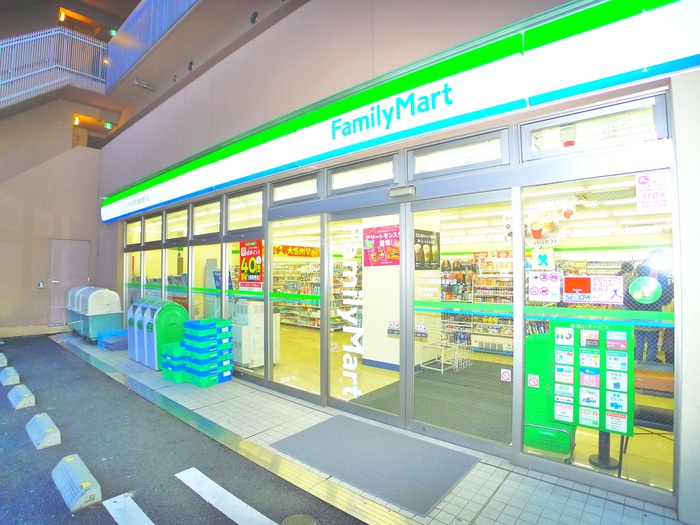 コンビニ　ファミリーマート 千住河原町墨堤通り店（コンビニ）まで750m