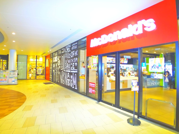 飲食店　マクドナルド ポンテポルタ千住店（飲食店）まで650m
