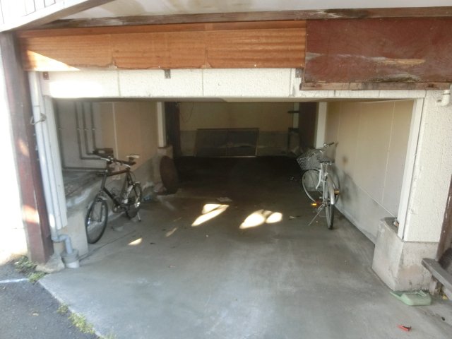 その他共有部分　屋根付き駐輪場。