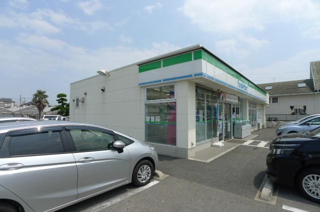 コンビニ　ファミリーマート（コンビニ）まで203m