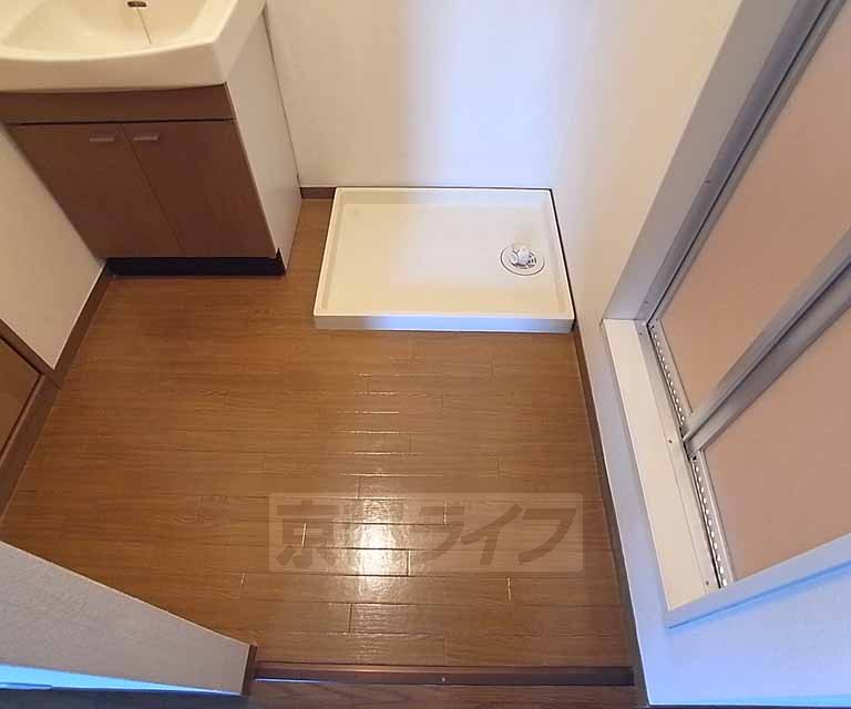 洗面設備　ゆったりとした脱衣場は便利