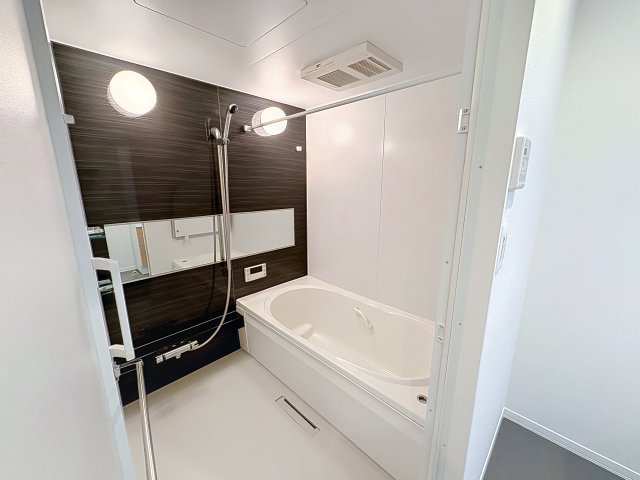 バス・シャワールーム　掲載写真は同型モデルを掲載しており実際のお部屋と仕様等が異な