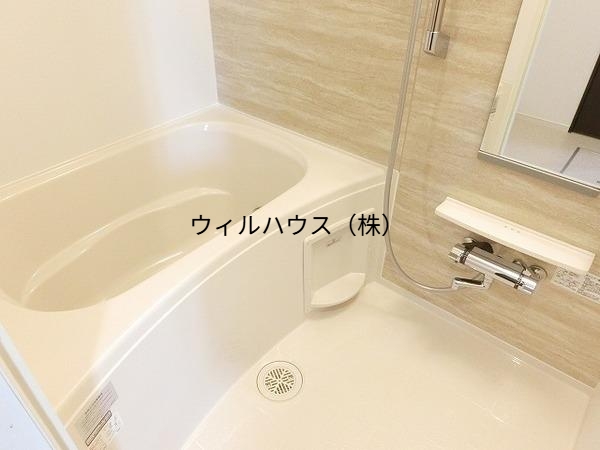 バス・シャワールーム　浴室乾燥機、追い焚き機能付きバス！