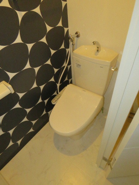 トイレ　トイレには人気のウォシュレットが設置されています！