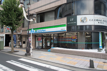 コンビニ　ファミリーマート 中野南口店（コンビニ）まで600m