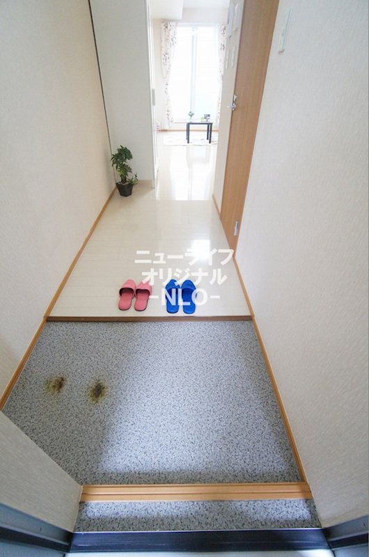玄関　お好みの収納をお持ち込みいただけます！（備品は撮影用です）