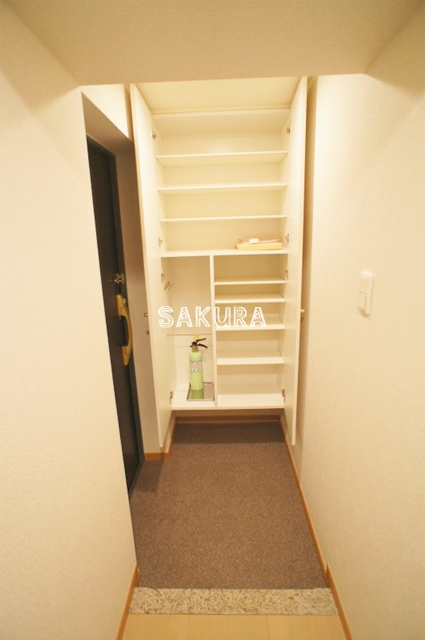 玄関　玄関はこのようになっております♪