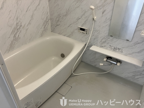 バス・シャワールーム　別部屋参考画像。間取り反転。