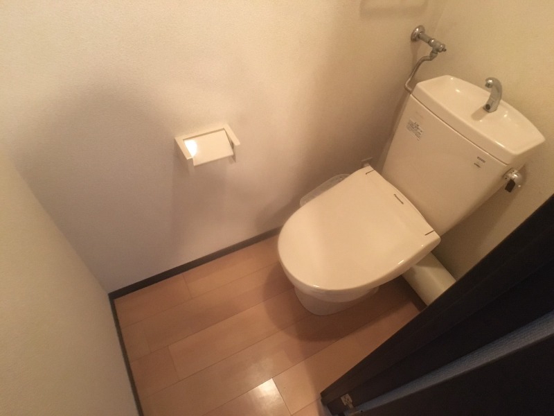 トイレ　こちらはトイレです。清潔感があり、安心して使用できます。