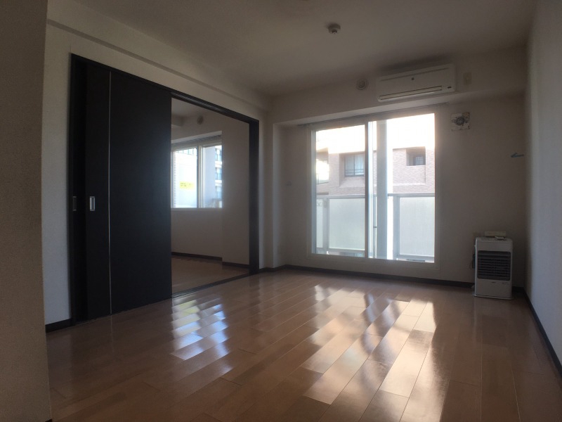 居室・リビング　広くてキレイなお部屋が広がっていて、充実した生活が送れそう。