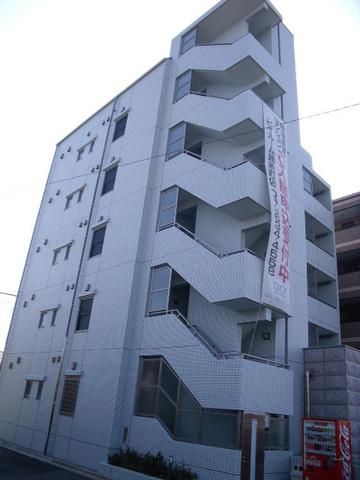 建物外観　外壁タイル張りのマンション