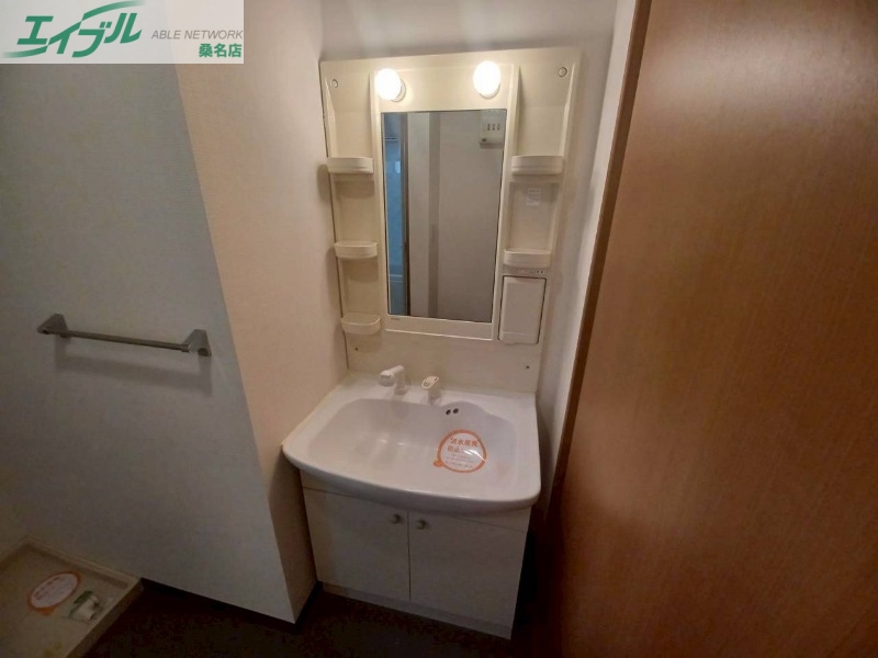 洗面設備　同型参考写真