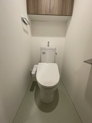 トイレ　温水洗浄便座です。