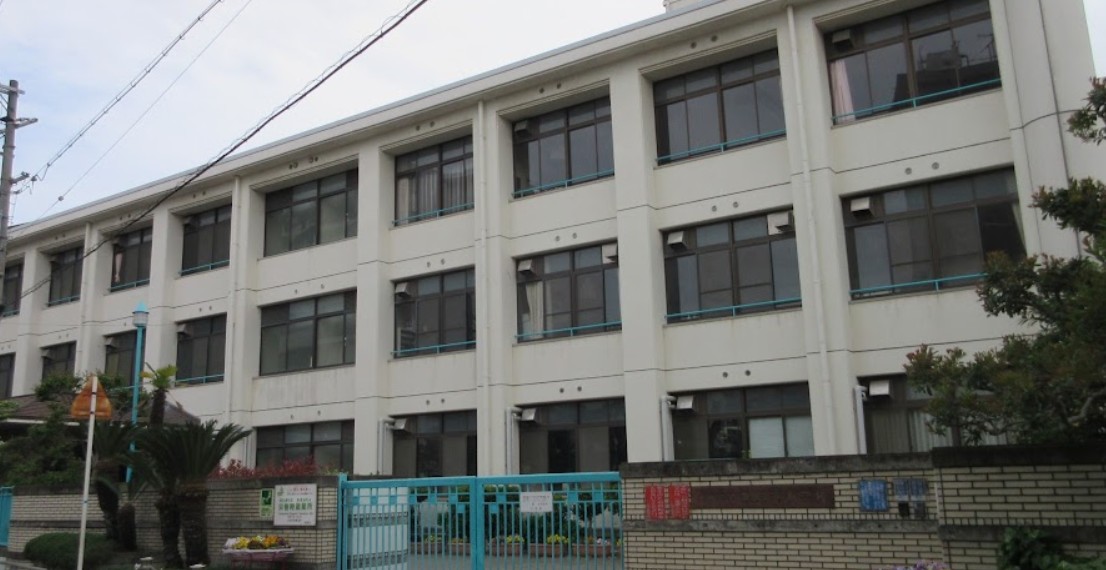 小学校　大阪市立鶴見南小学校（小学校）まで659m