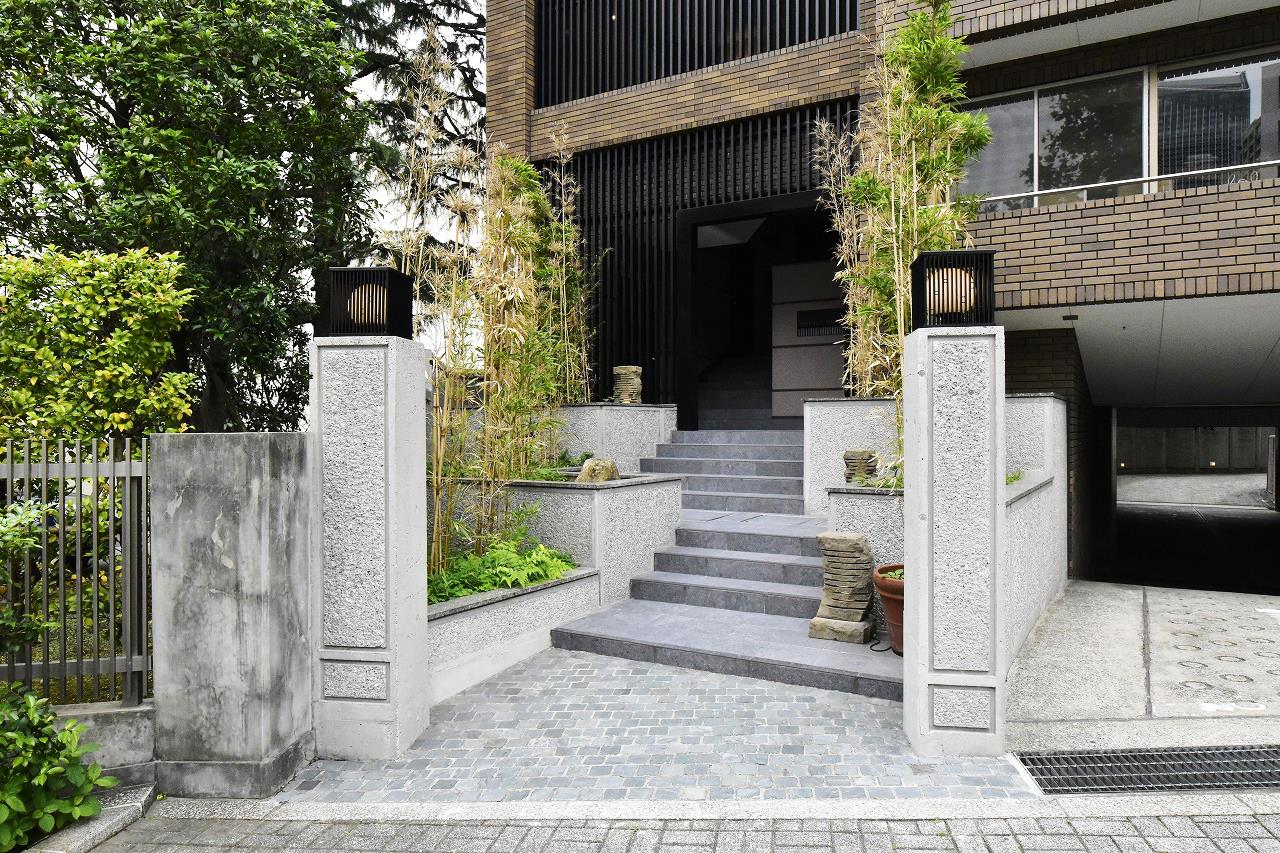 スーパー　成城石井愛宕グリーンヒルズ店（スーパー）まで273m