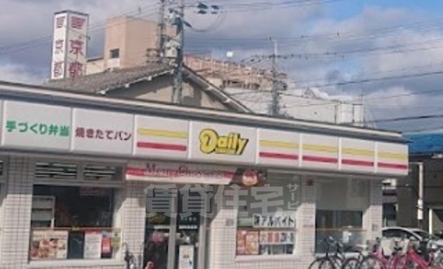 コンビニ　デイリーヤマザキ　JR六地蔵駅前店（コンビニ）まで416m