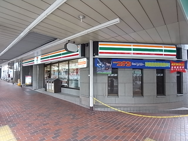 コンビニ　セブイレブン（コンビニ）まで611m
