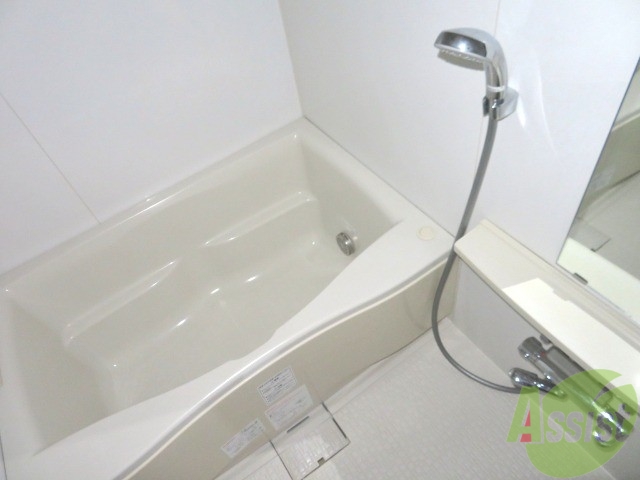 バス・シャワールーム　バス・トイレ別でお掃除しやすいですよ～。