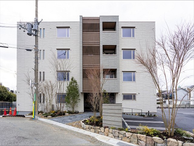 建物外観　※室内写真は同一マンション別室につき参考イメージです。