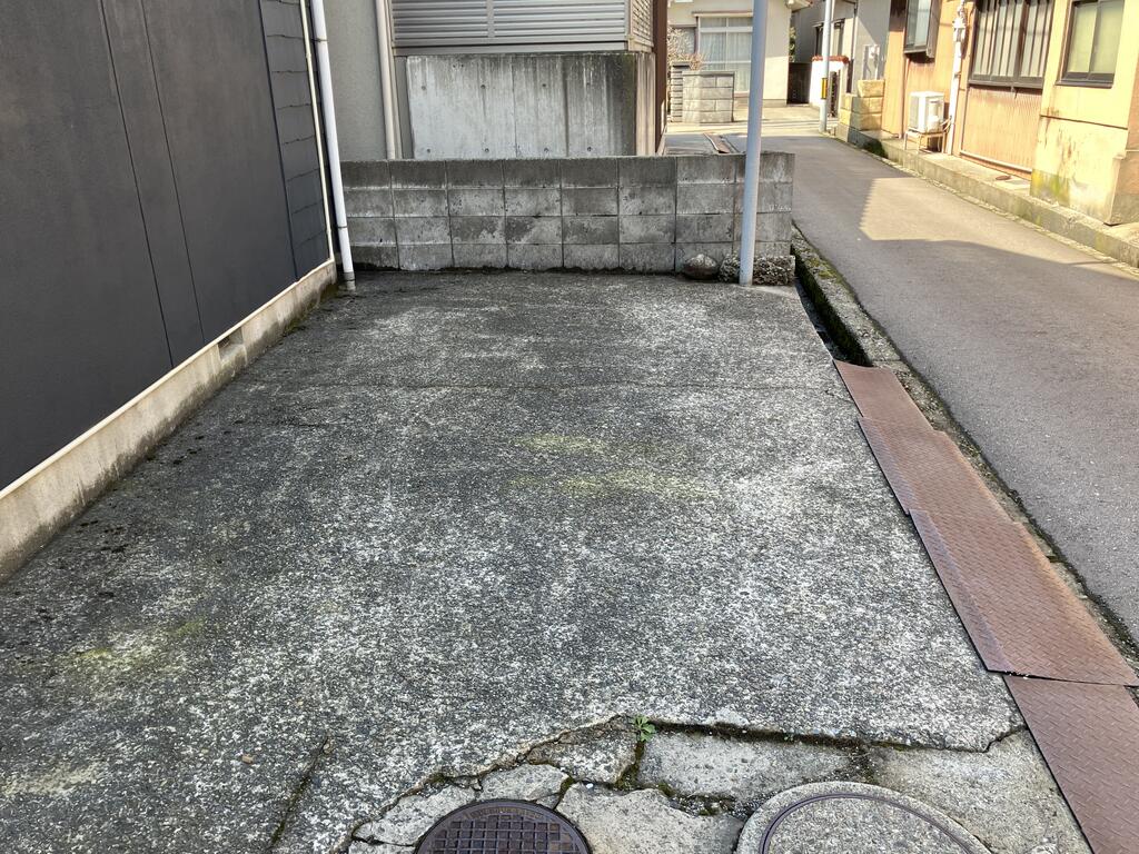 駐車場　現在空きなし