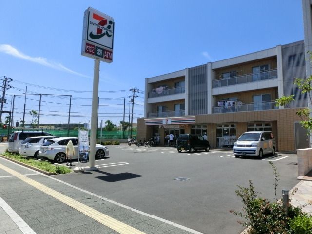 コンビニ　セブンイレブン（コンビニ）まで240m